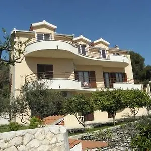 apartment-paula.hotels-in-trogir.com/